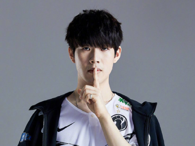 伤害还是划伤？ KT Rolster 狼母阿希卡三C无输出 DN Freecs 以大比分赢得第一场比赛