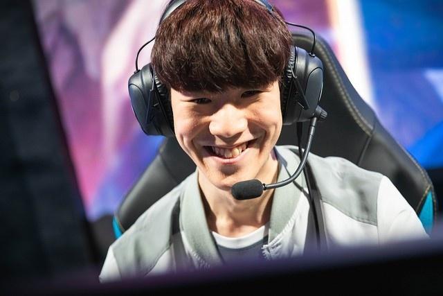 迟来的愚人节玩笑？RNG官推说MLXG回去当教练